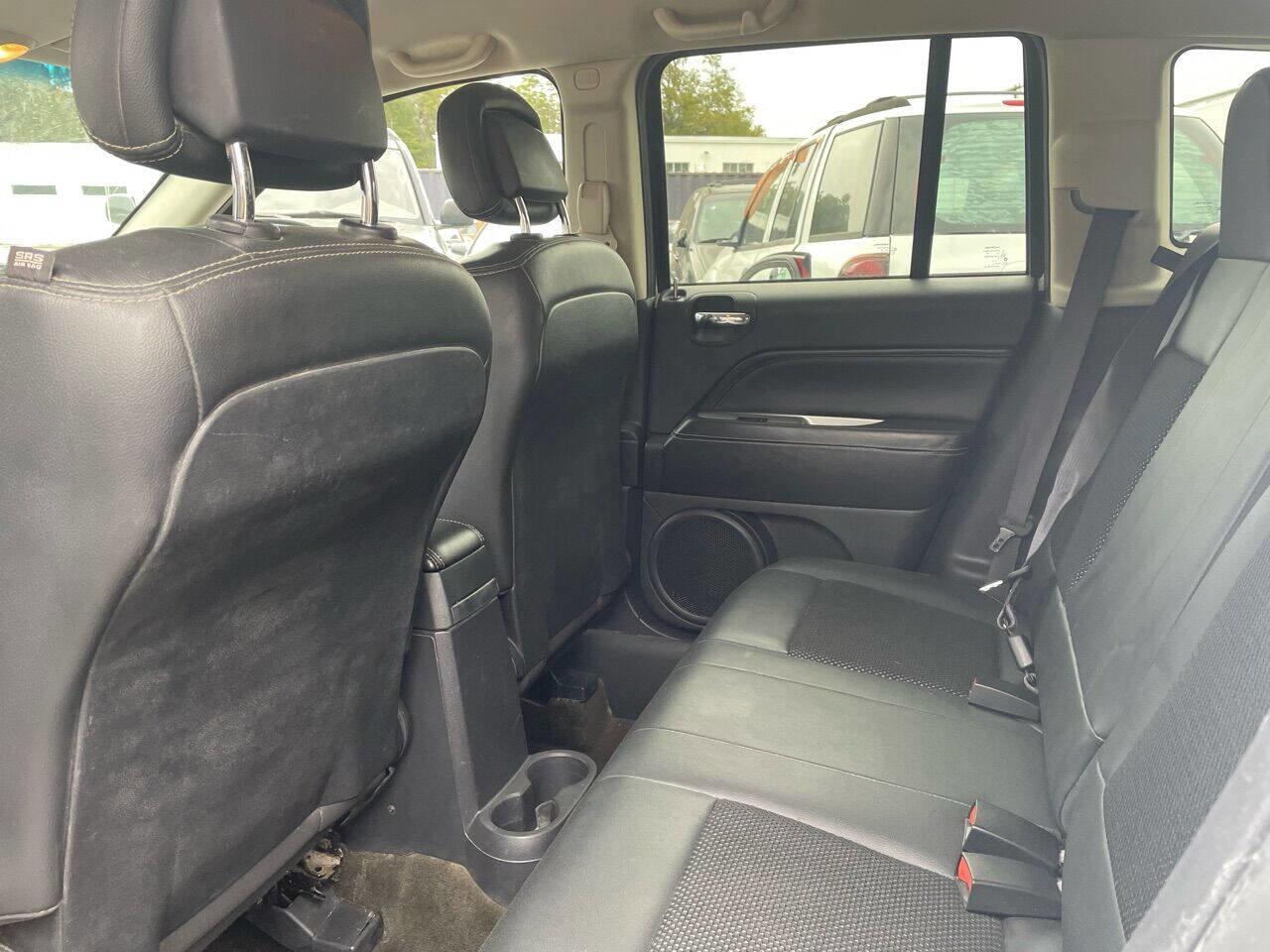 Used 2016 Jeep Compass Latitude FWD image 15