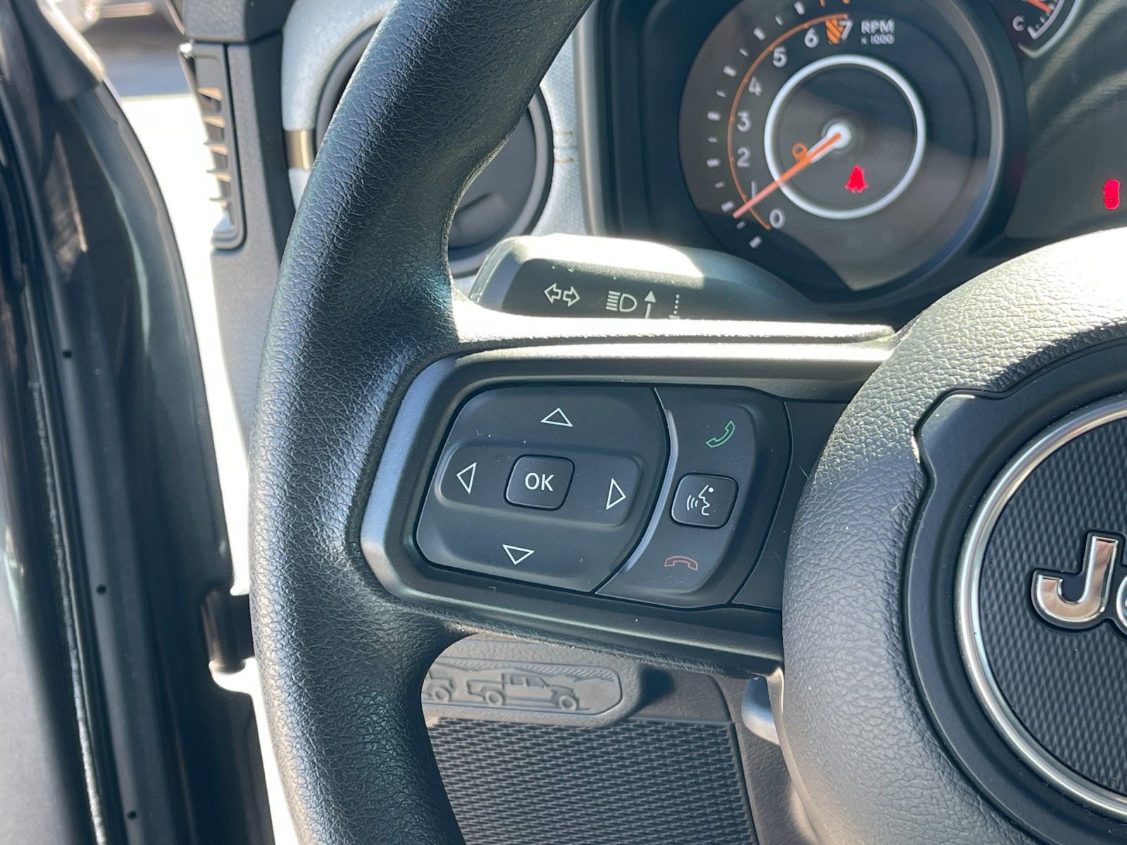 Used 2024 Jeep Gladiator Sport AWD/4WD image 25