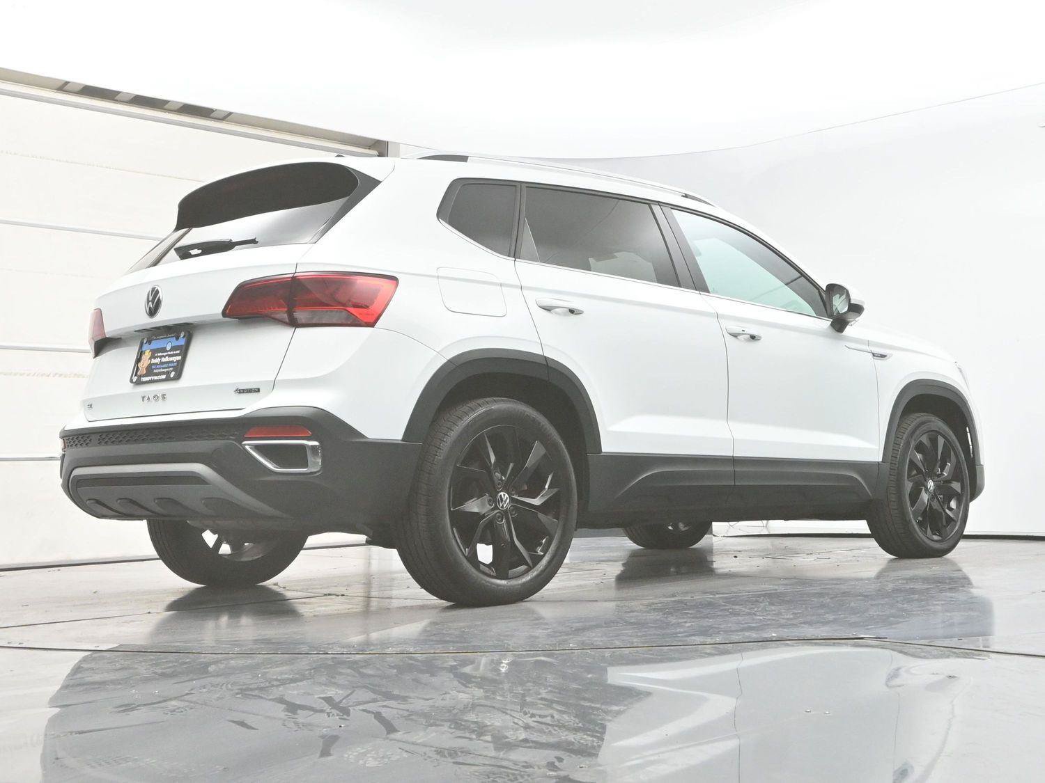 Certified 2022 Volkswagen Taos SE w/ Panoramic Sunroof Package FWD image 32