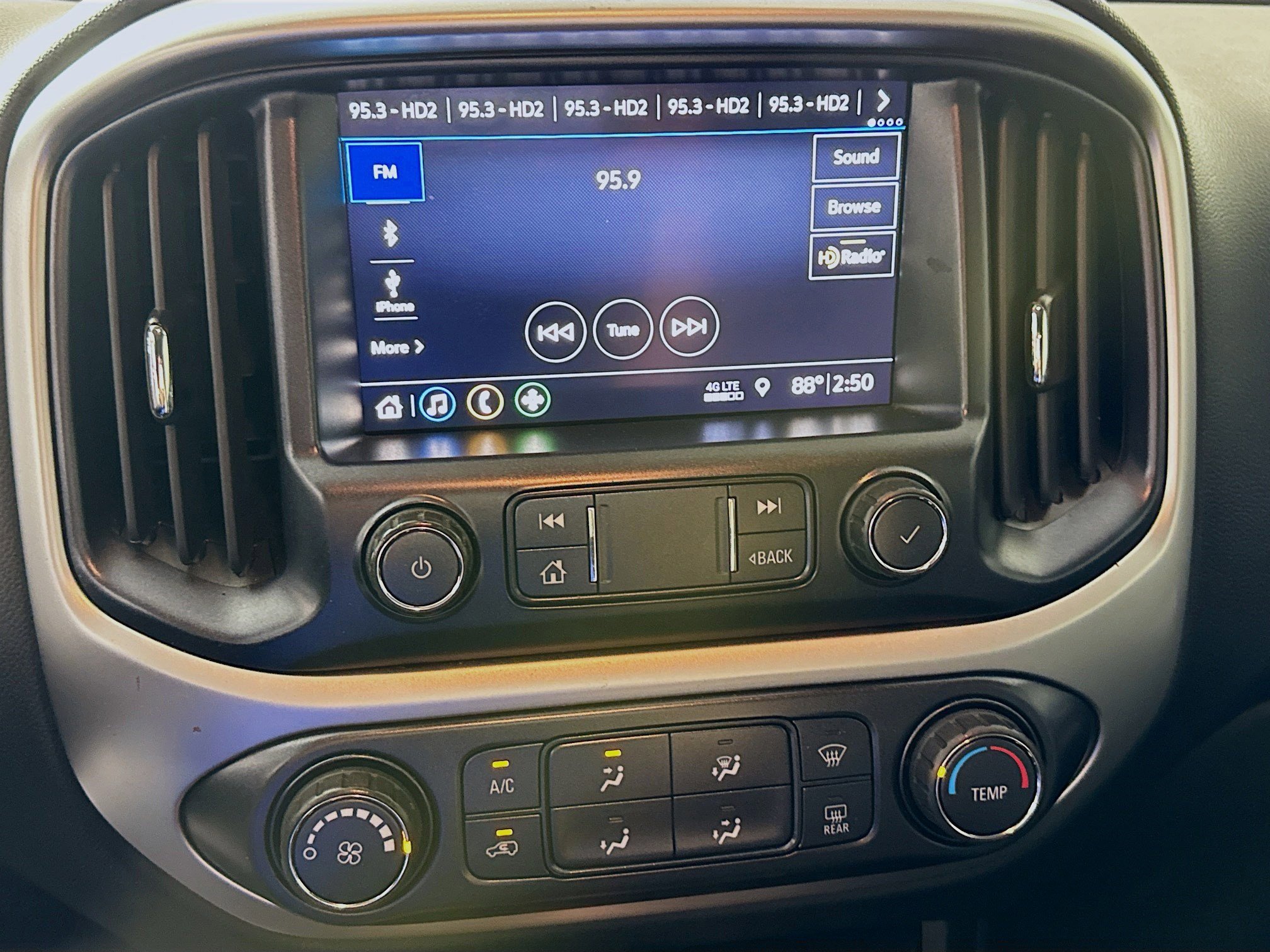 Used 2020 Chevrolet Colorado LT w/ LT Convenience Package RWD image 18