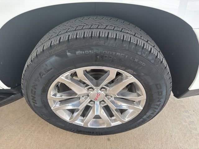 Used 2023 GMC Yukon SLT w/ SLT Premium Package image 5