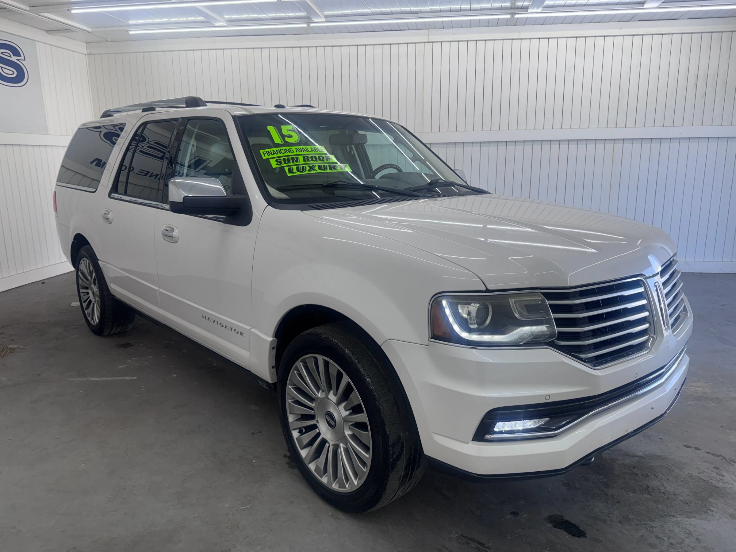 Used 2015 Lincoln Navigator L 2WD w/ Equipment Group 101A Reserve image 3