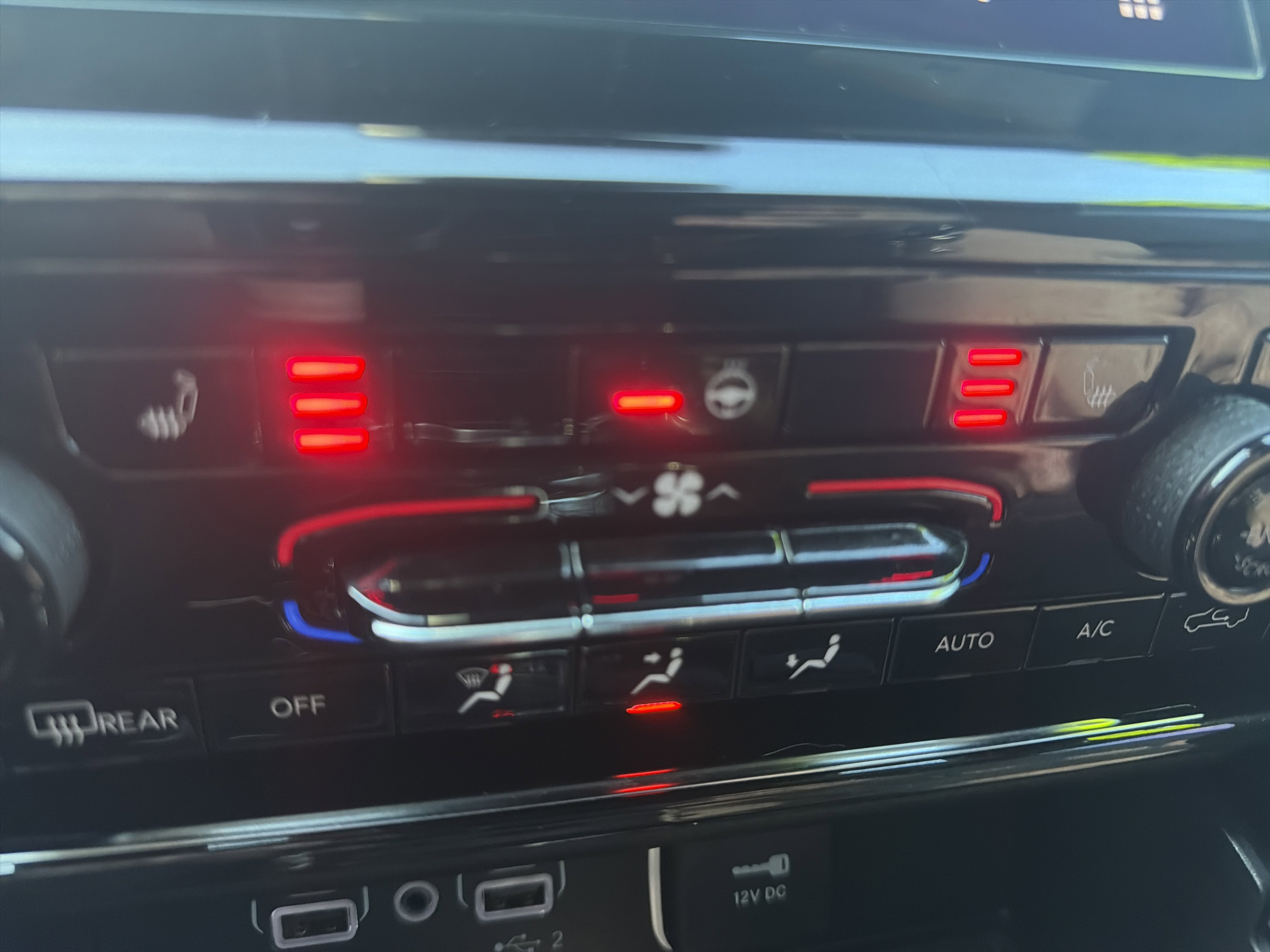 Used 2023 Jeep Grand Cherokee Altitude image 25
