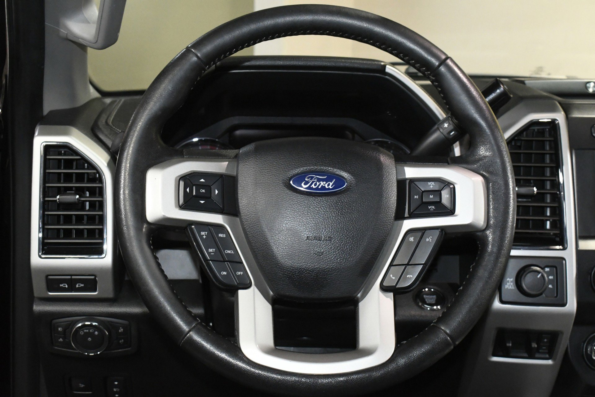 Used 2019 Ford F250 Lariat w/ Lariat Ultimate Package image 23