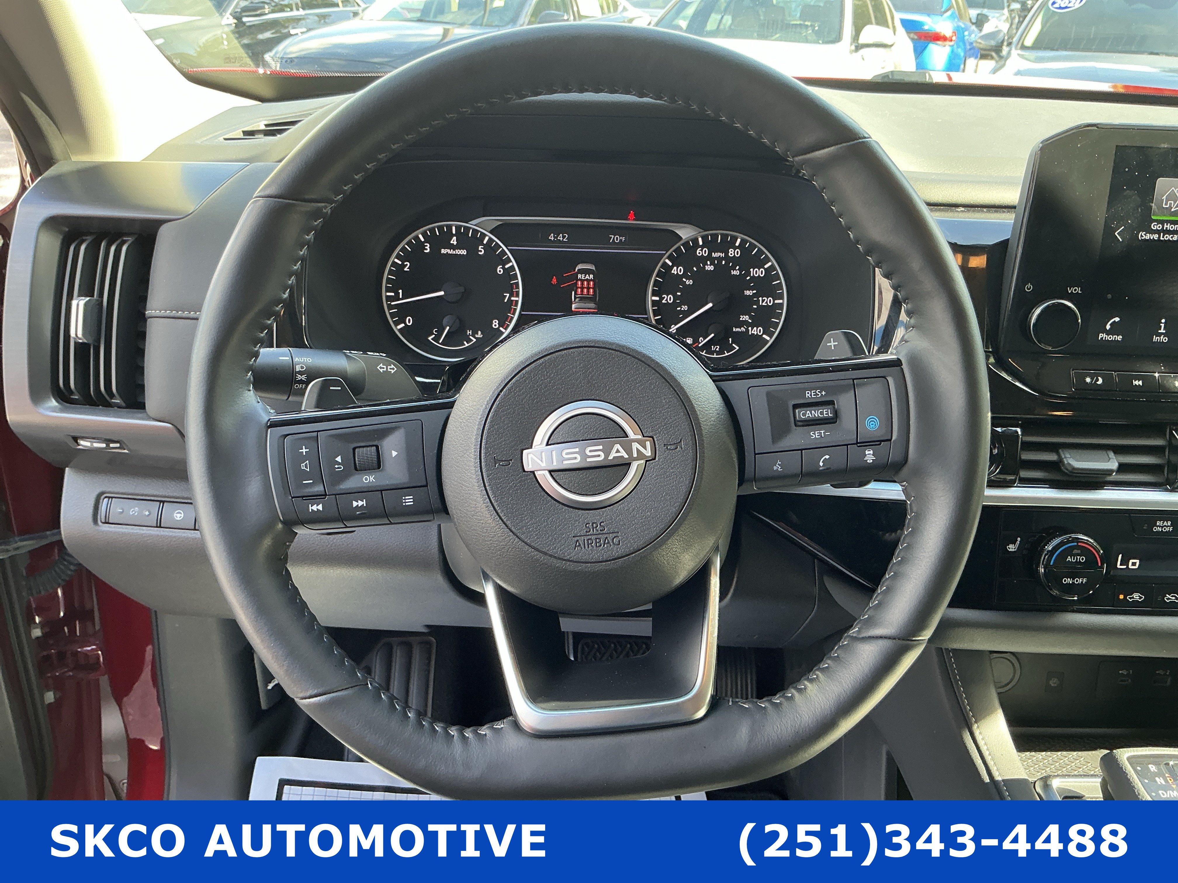 Used 2024 Nissan Pathfinder SL FWD image 18