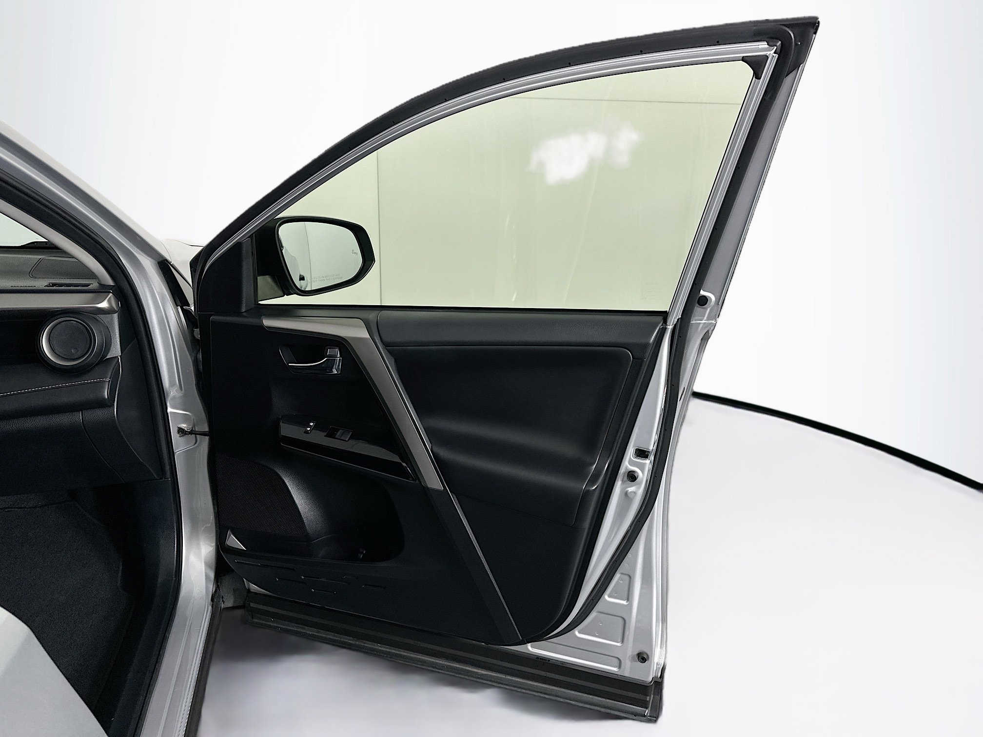 Used 2016 Toyota RAV4 Limited image 34