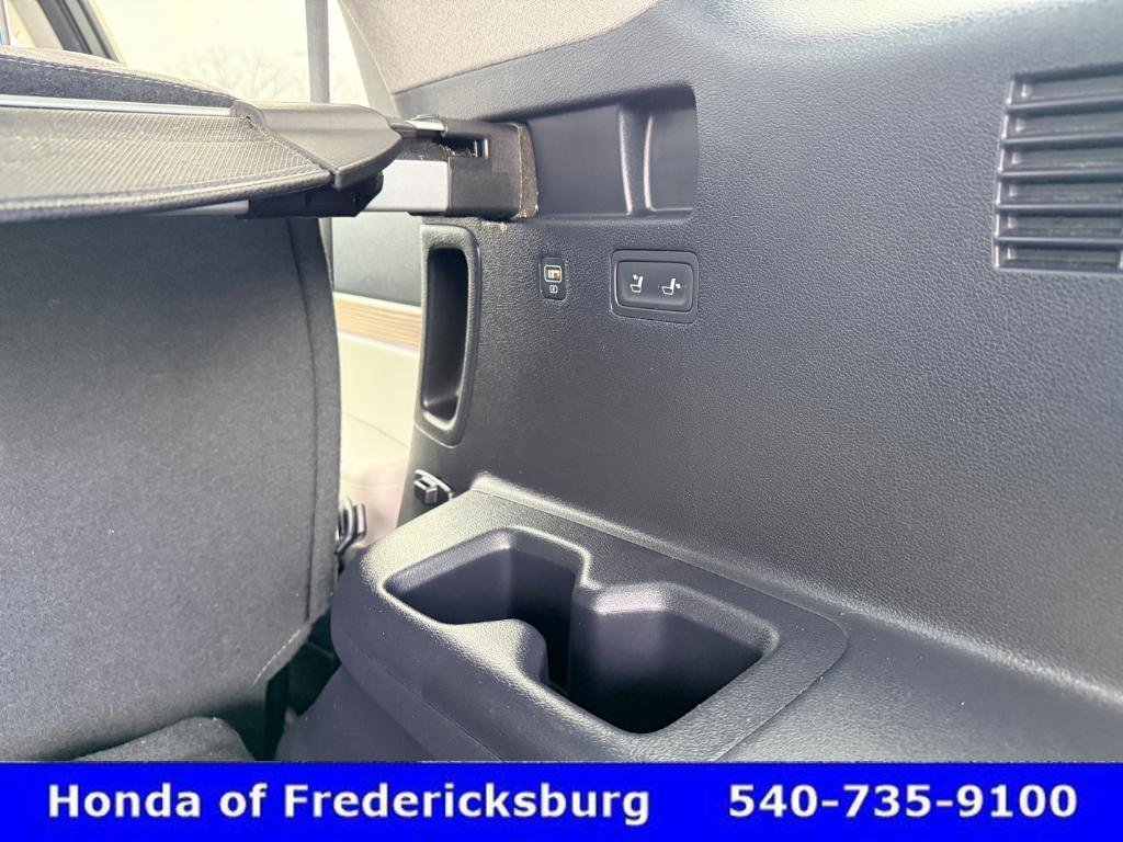 Used 2022 Hyundai Palisade Limited w/ Winter Package image 27