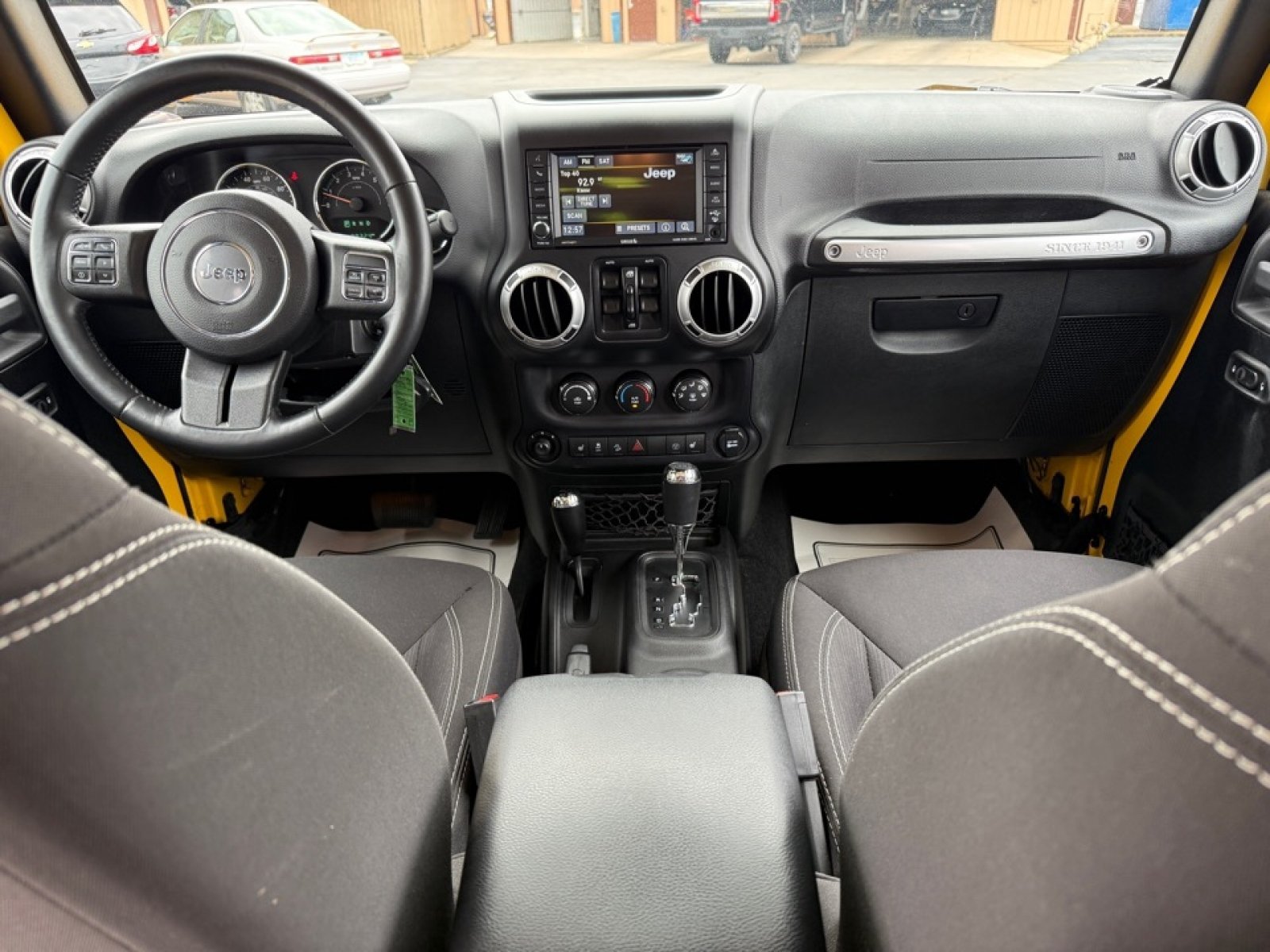 Used 2015 Jeep Wrangler Unlimited Sahara w/ Dual Top Group AWD/4WD image 10
