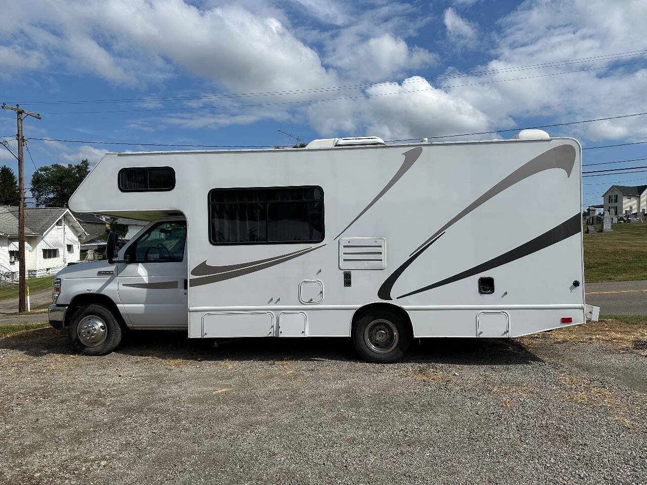 Used 2017 Ford E-350 and Econoline 350 Super Duty w/ Motorhome Prep Package RWD image 7