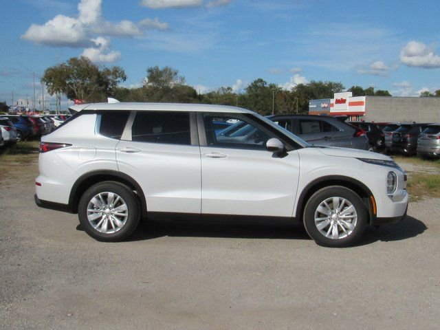 New 2026 Mitsubishi Outlander ES image 2