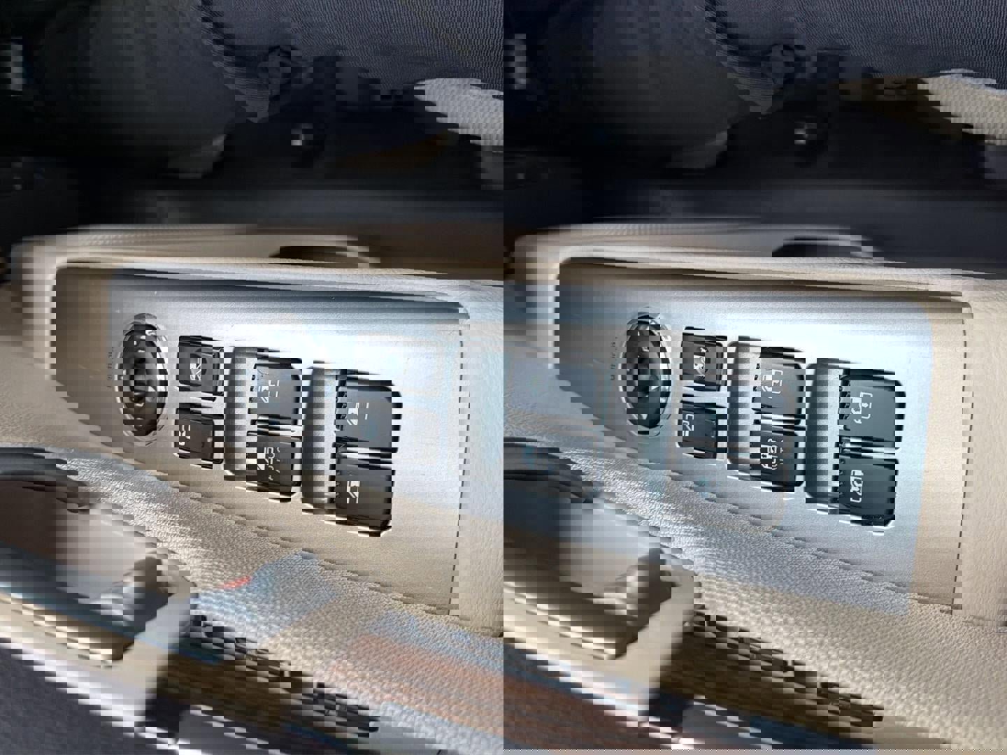 Used 2011 Hyundai Santa Fe GLS image 25