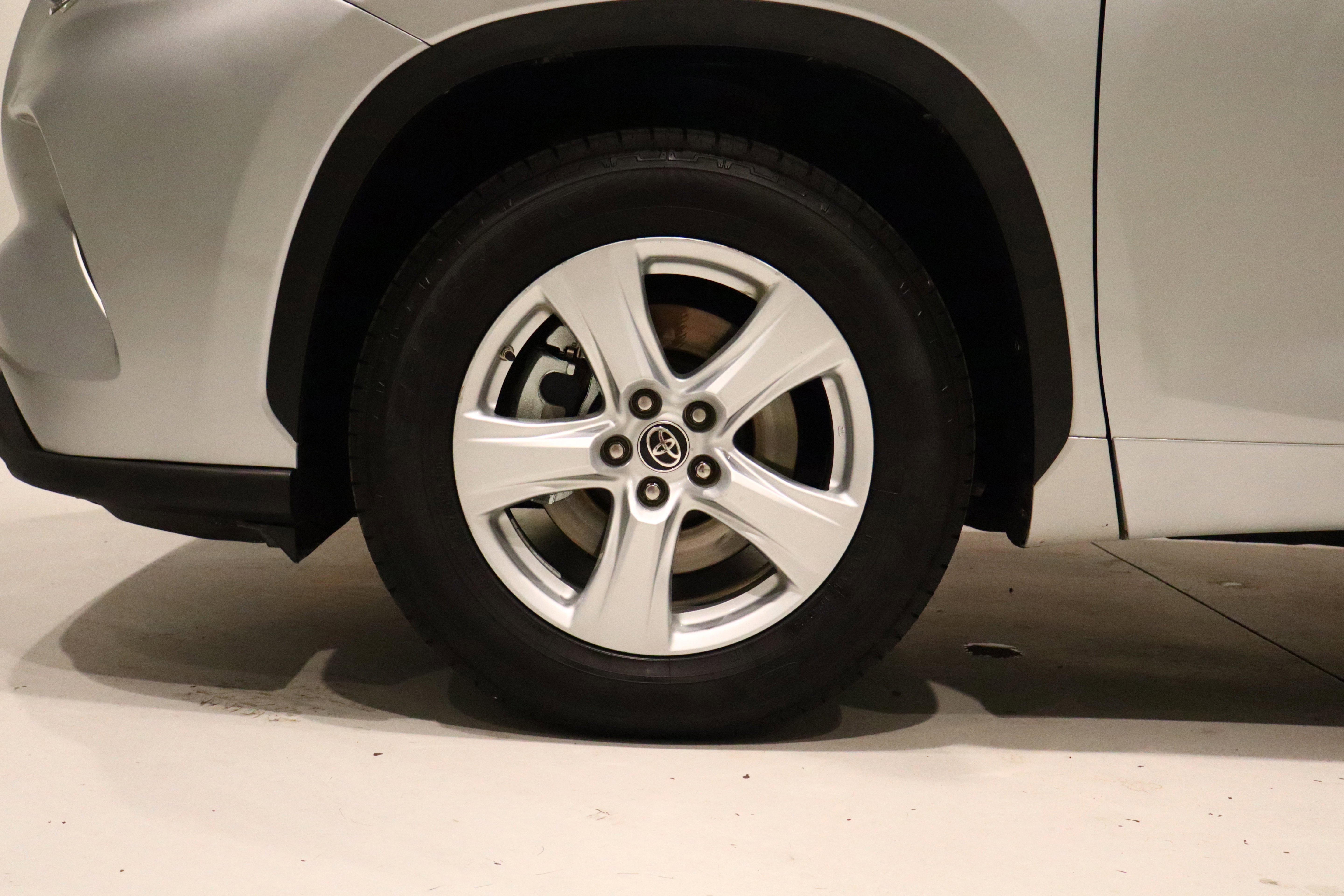 Used 2020 Toyota Highlander LE image 7