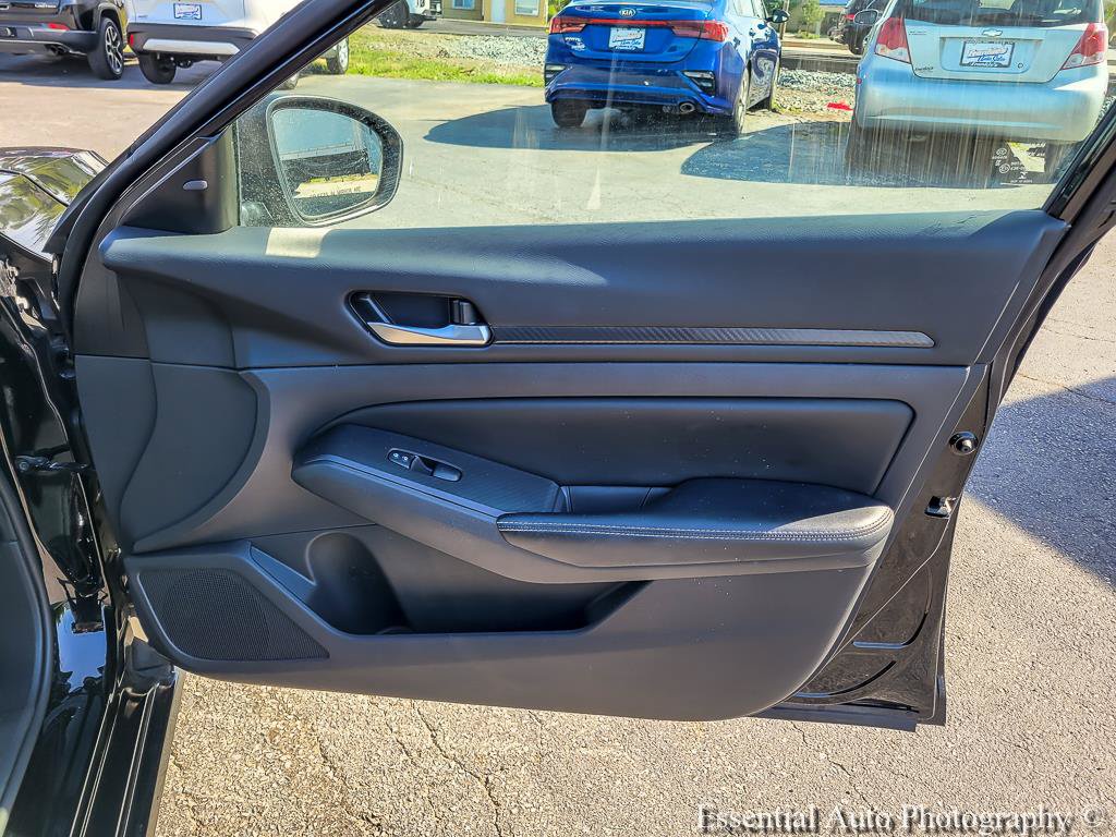 Used 2025 Nissan Altima 2.5 SV FWD image 31