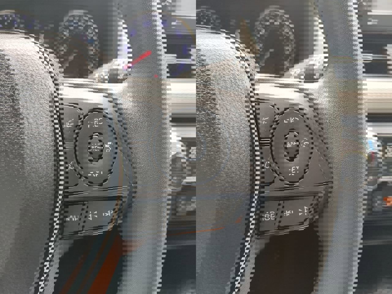 Used 2020 Toyota RAV4 XLE Premium image 22