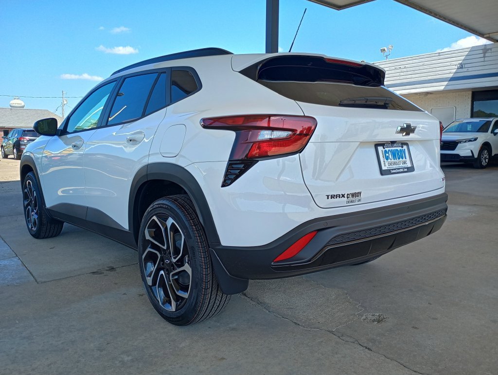 New 2026 Chevrolet Trax RS w/ Driver Confidence Package FWD image 3