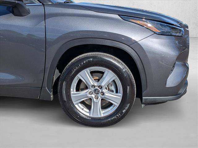 Used 2025 Toyota Highlander LE image 25