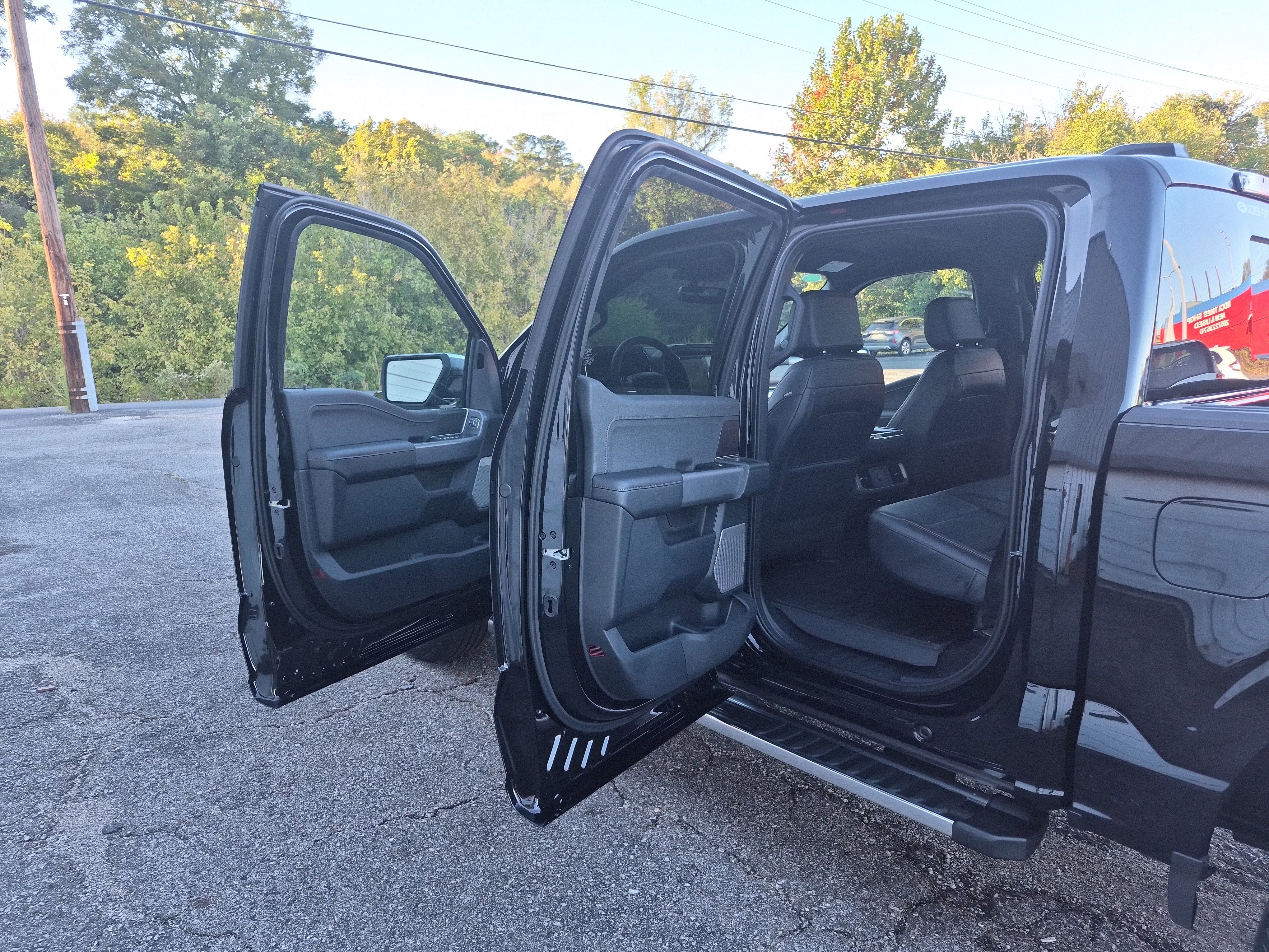 New 2025 Ford F150 Lariat w/ Equipment Group 501A Mid image 17