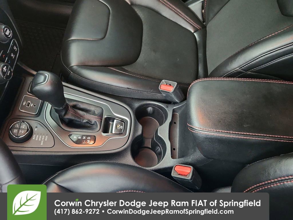 Used 2021 Jeep Cherokee Trailhawk AWD/4WD image 27