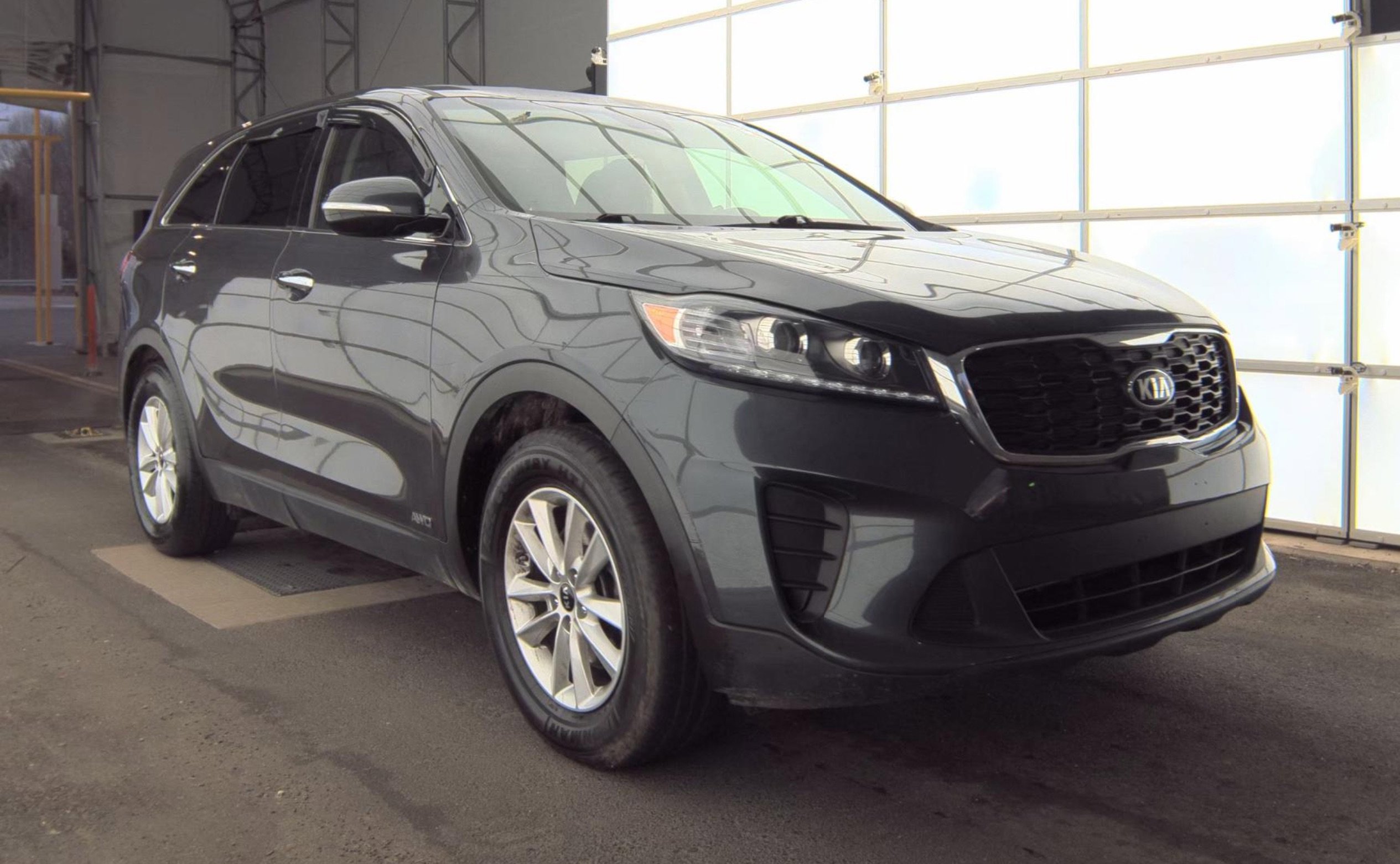 Used 2019 Kia Sorento LX image 3