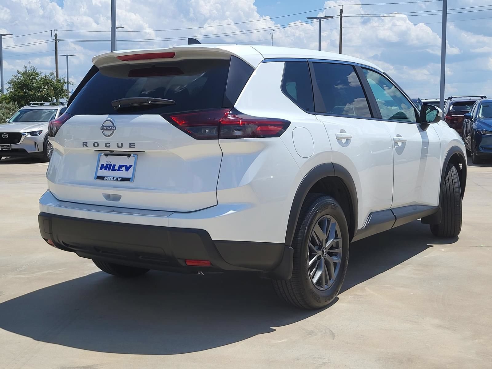 Used 2026 Nissan Rogue SV FWD image 4