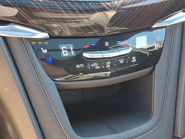 Used 2025 Cadillac XT6 Premium Luxury image 21