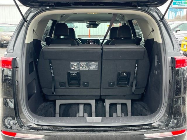 Used 2024 Kia Carnival LX image 12