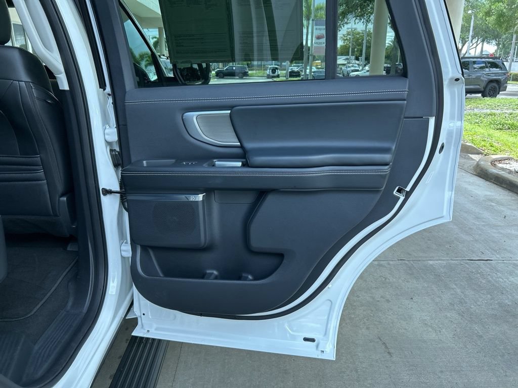 Used 2025 Ford Expedition Platinum AWD/4WD image 44