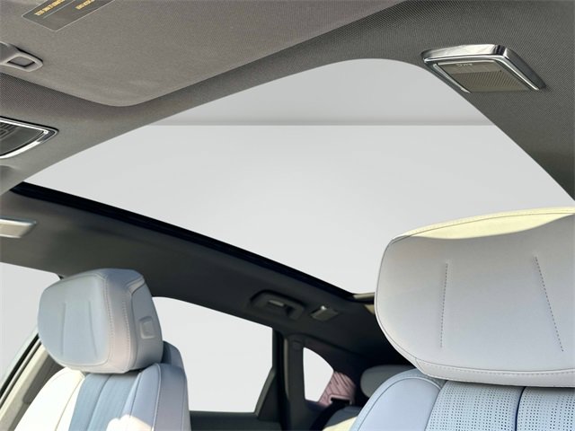 Used 2025 Cadillac Optiq Luxury 2 image 15