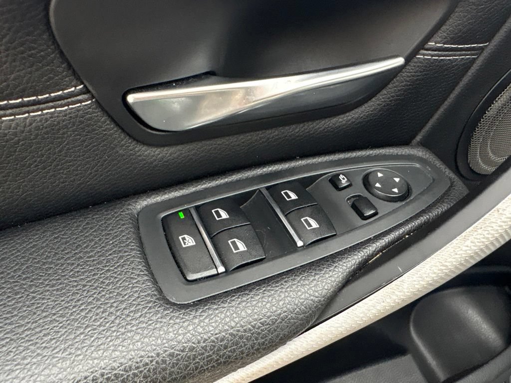 Used 2018 BMW 340i xDrive Sedan AWD/4WD image 11