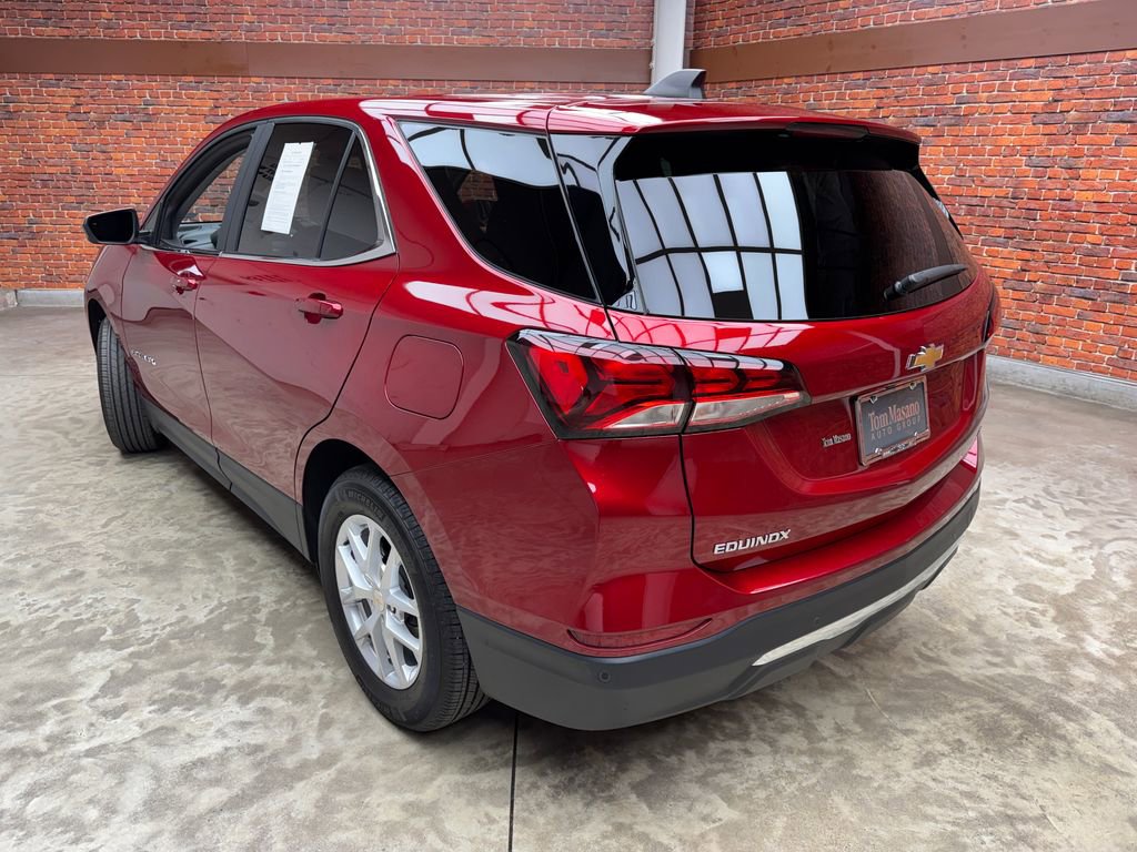 Used 2023 Chevrolet Equinox LT FWD image 2
