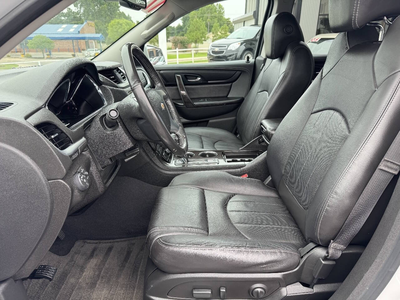 Used 2017 Chevrolet Traverse Premier FWD image 16