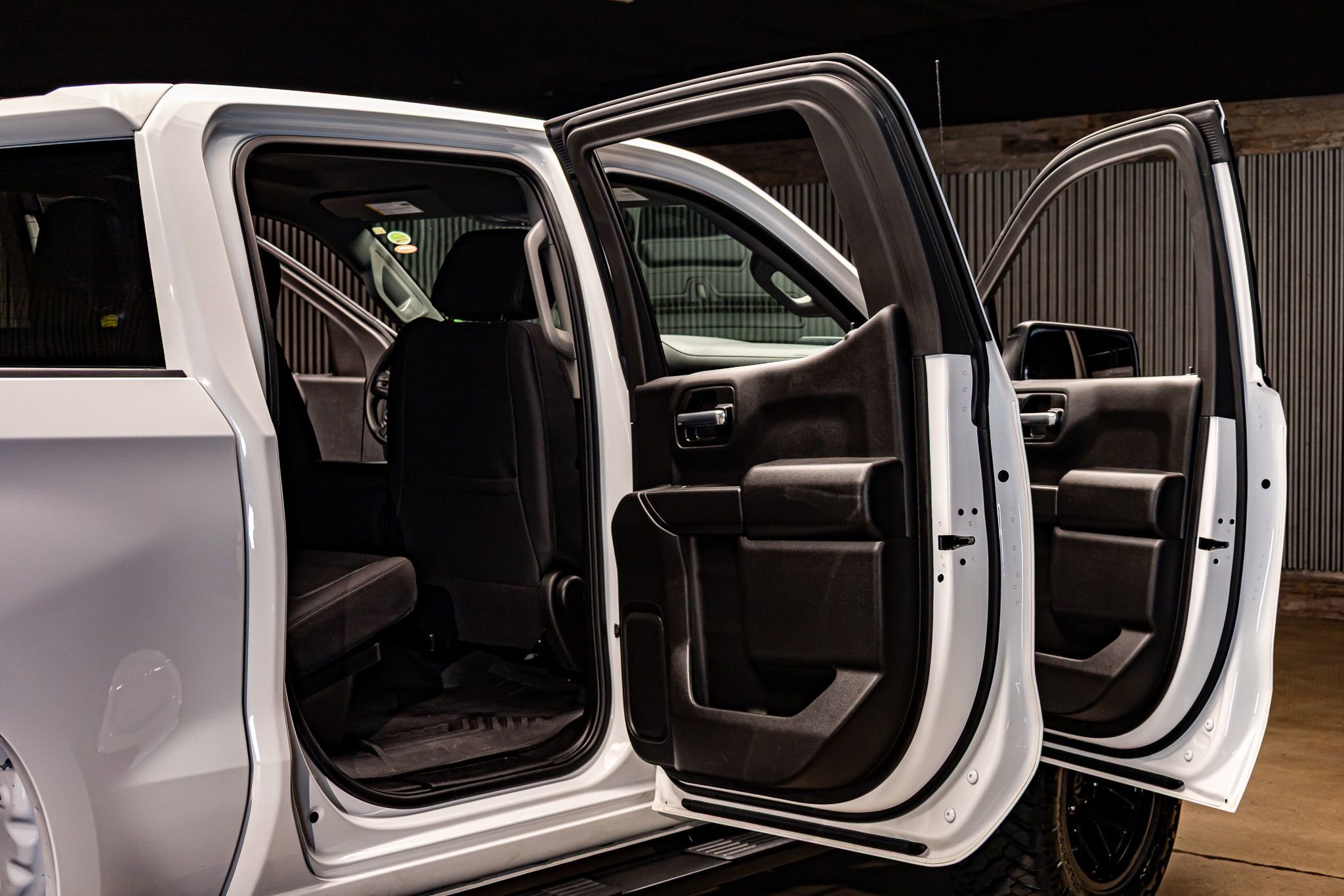 Used 2025 Chevrolet Silverado 1500 Custom Trail Boss w/ LPO, Dark Essentials Package image 32