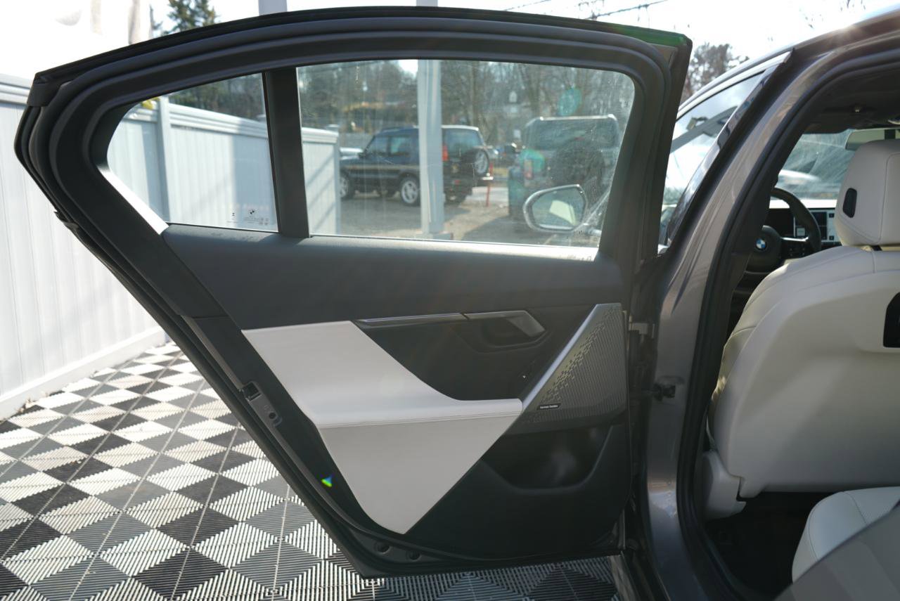 Used 2024 BMW 530i xDrive 530i xDrive Sedan w/ Convenience Package image 40