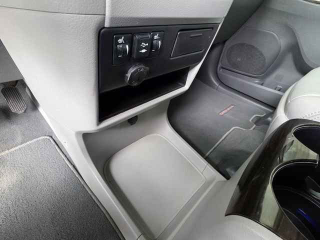 Used 2020 Toyota Sienna XLE image 23