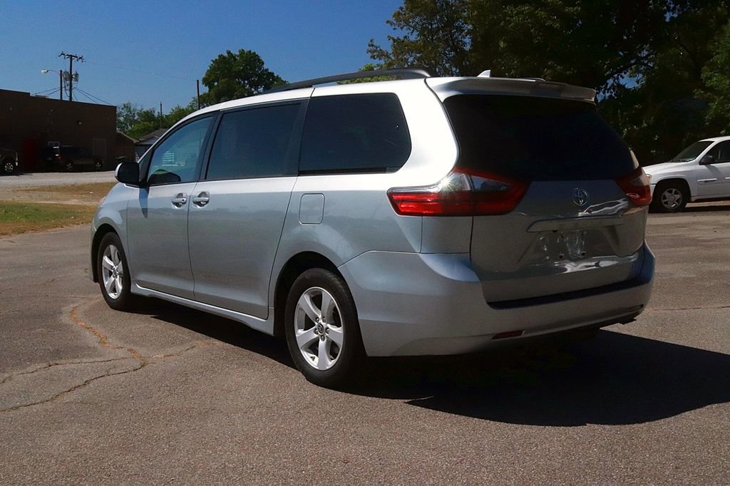 Used 2020 Toyota Sienna LE FWD image 5