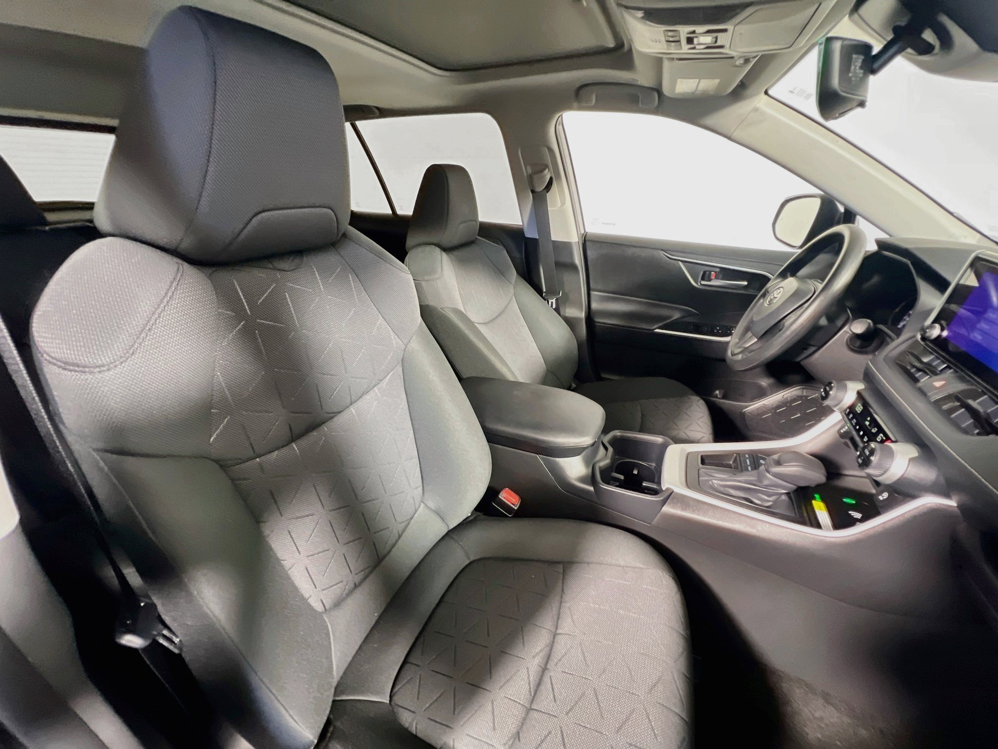 Used 2025 Toyota RAV4 XLE w/ Convenience Package FWD image 30