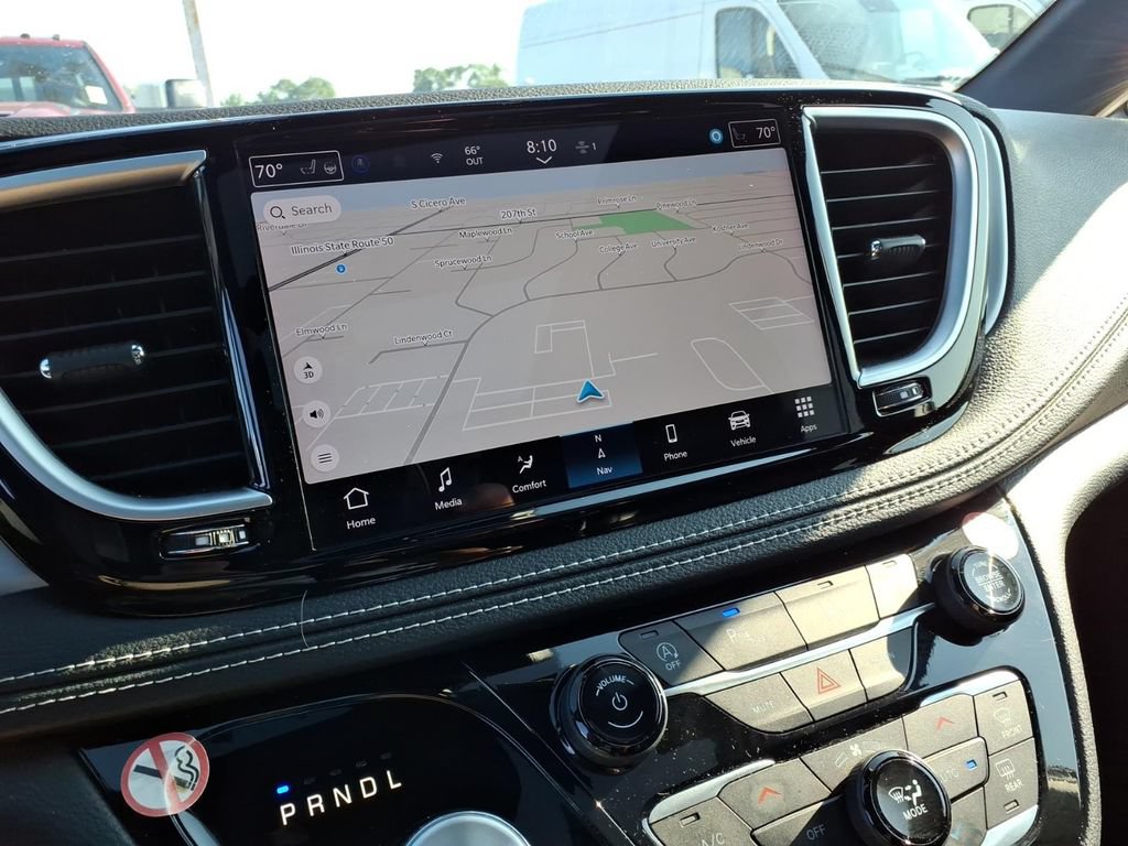 Certified 2025 Chrysler Pacifica Limited FWD image 19