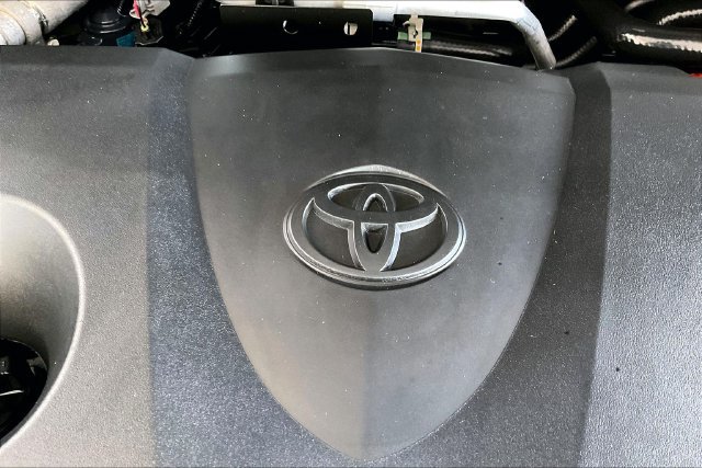 Used 2024 Toyota RAV4 SE w/ Weather & Moonroof Package AWD/4WD image 32