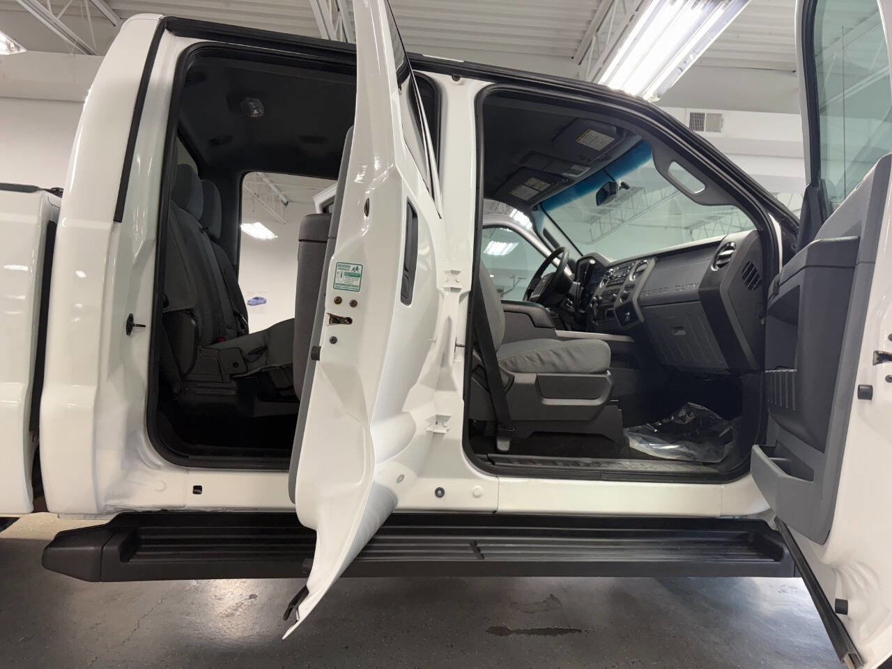 Used 2016 Ford F250 XLT w/ Camper Package image 18