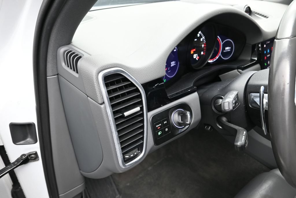 Certified 2023 Porsche Cayenne Platinum Edition AWD/4WD image 15