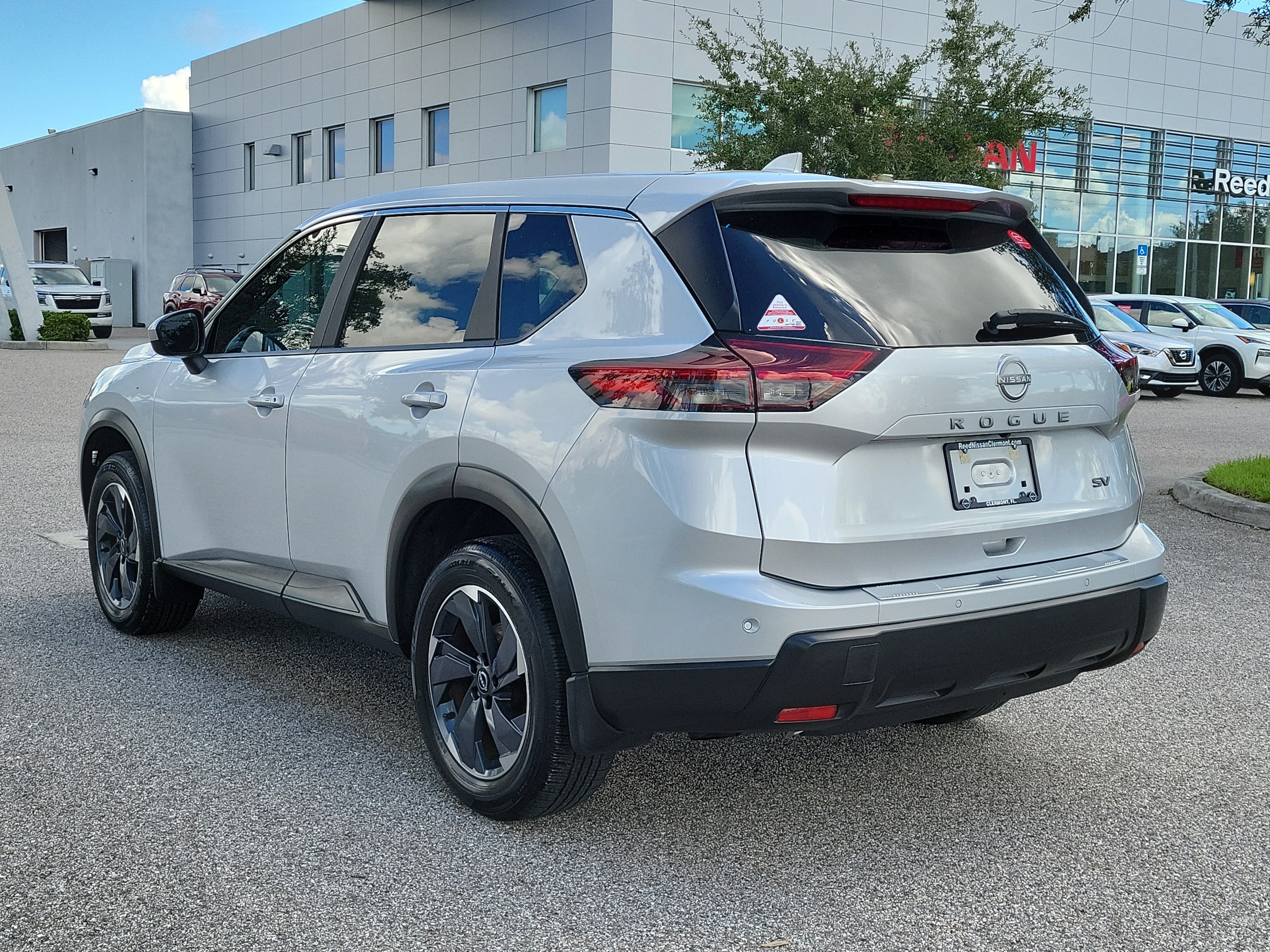 Certified 2024 Nissan Rogue SV FWD image 8