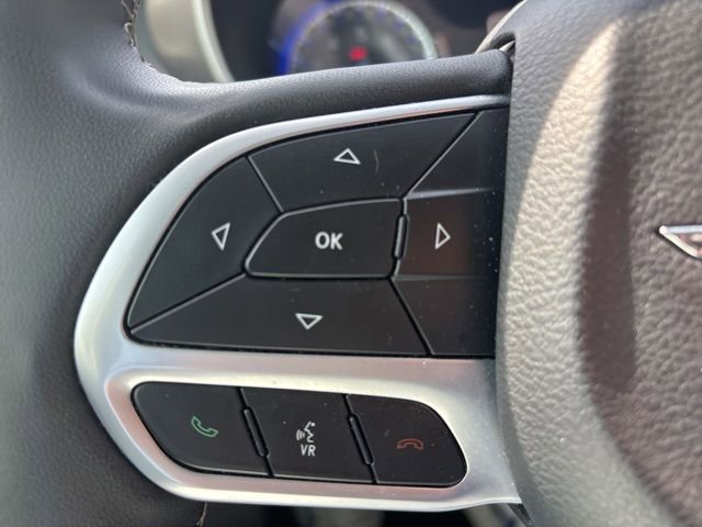 Used 2023 Chrysler Pacifica Touring-L FWD image 23