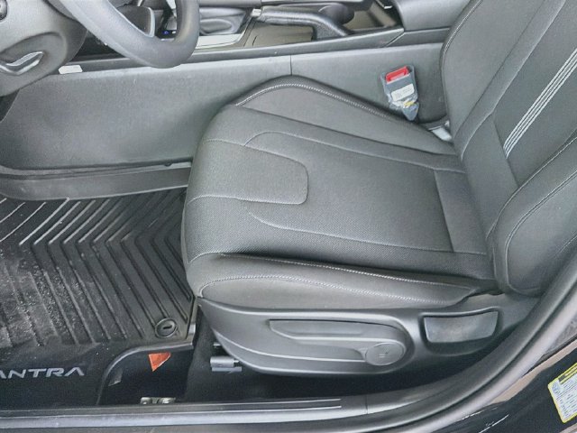 New 2026 Hyundai Elantra SE FWD image 19