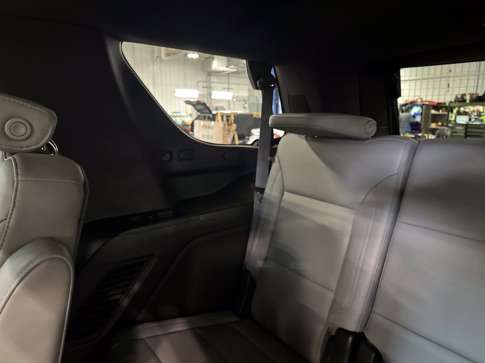 Used 2022 Chevrolet Tahoe Z71 w/ Z71 Off-Road Package AWD/4WD image 23