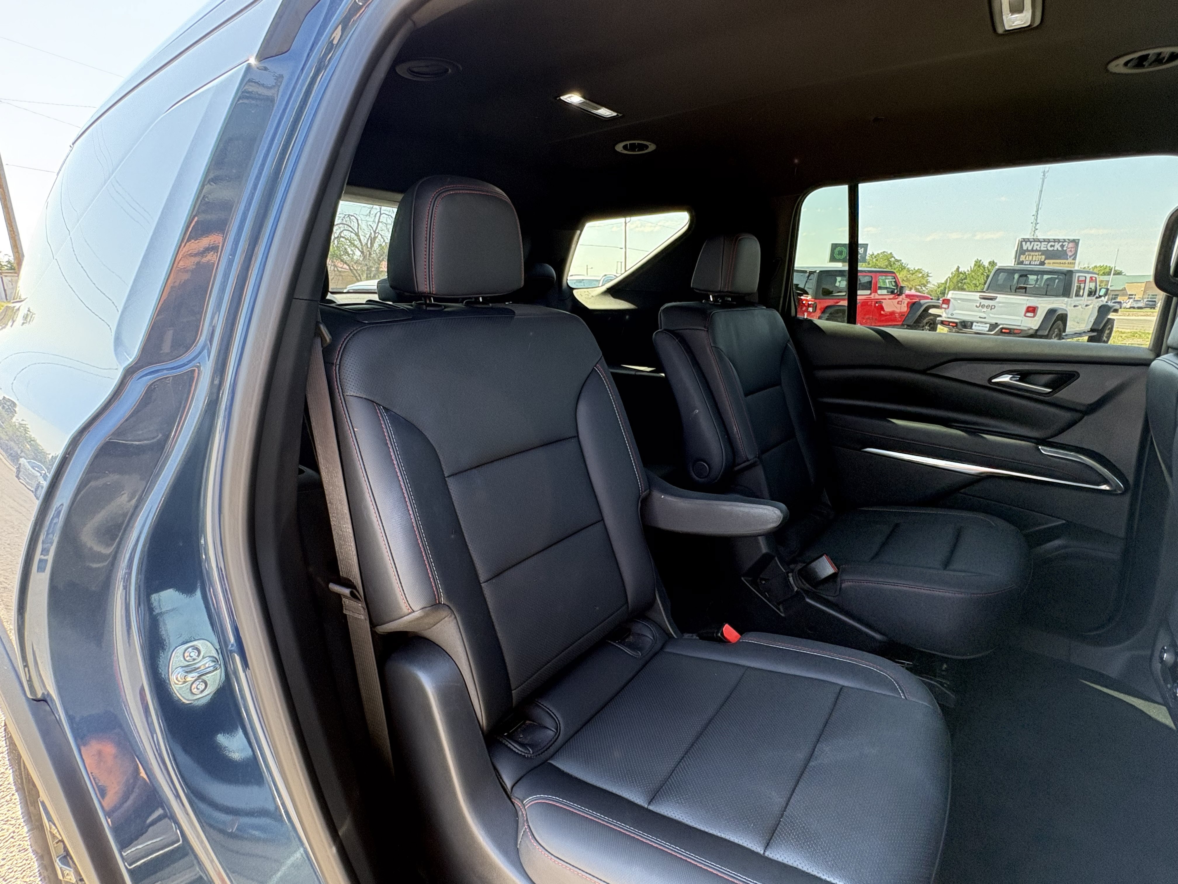 Used 2025 Chevrolet Traverse Z71 AWD/4WD image 19