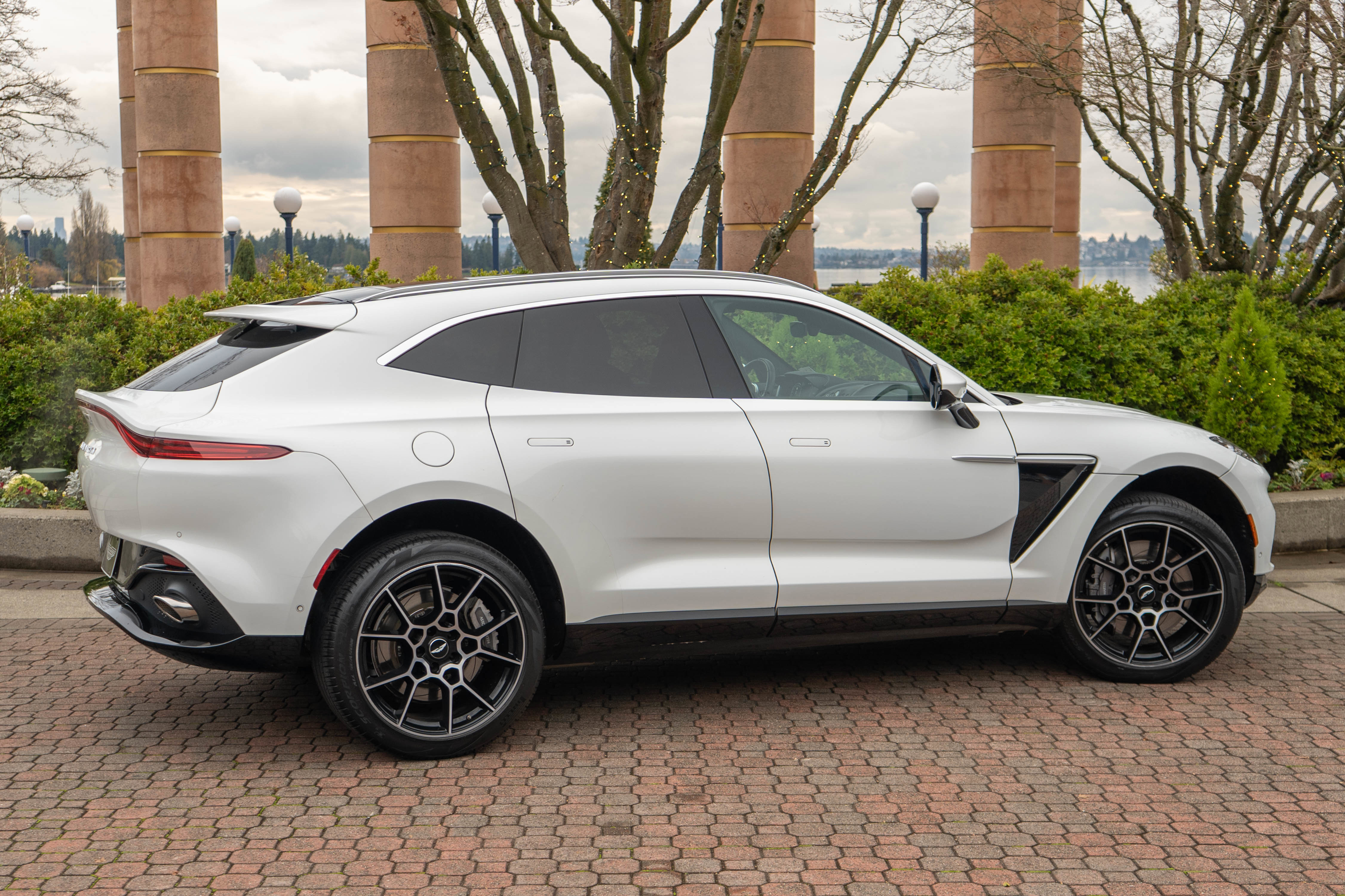 Used 2021 Aston Martin DBX image 49