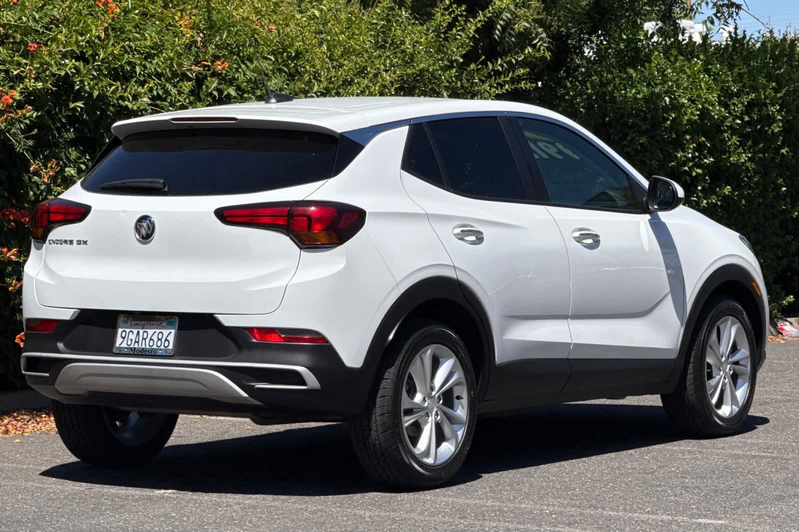 Used 2023 Buick Encore GX Preferred w/ Cold Weather Comfort Package FWD image 3