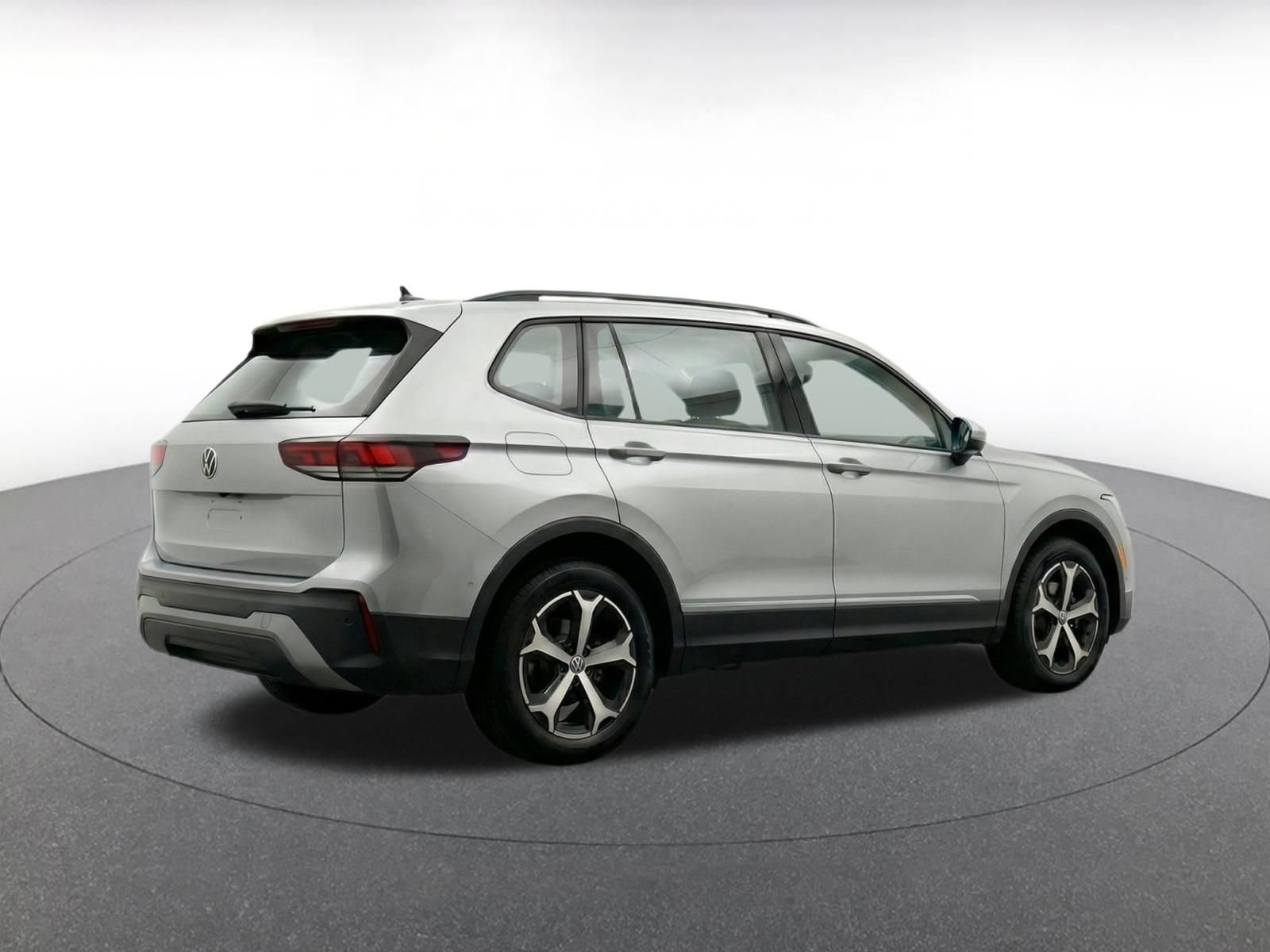 Used 2026 Volkswagen Tiguan SE AWD/4WD image 20