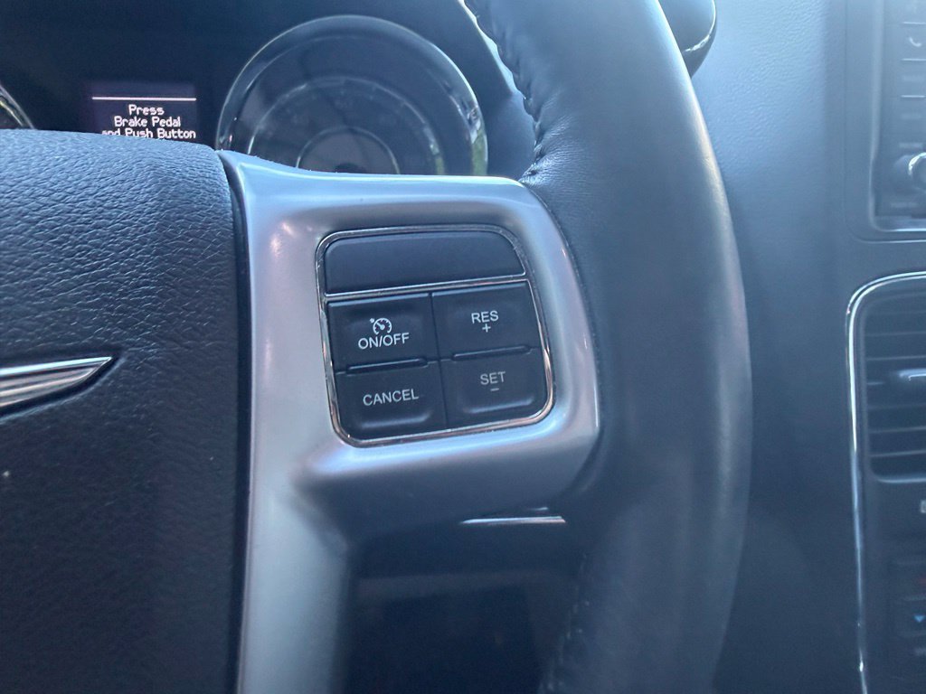 Used 2012 Chrysler Town & Country Touring-L w/ Driver Convenience Group FWD image 22