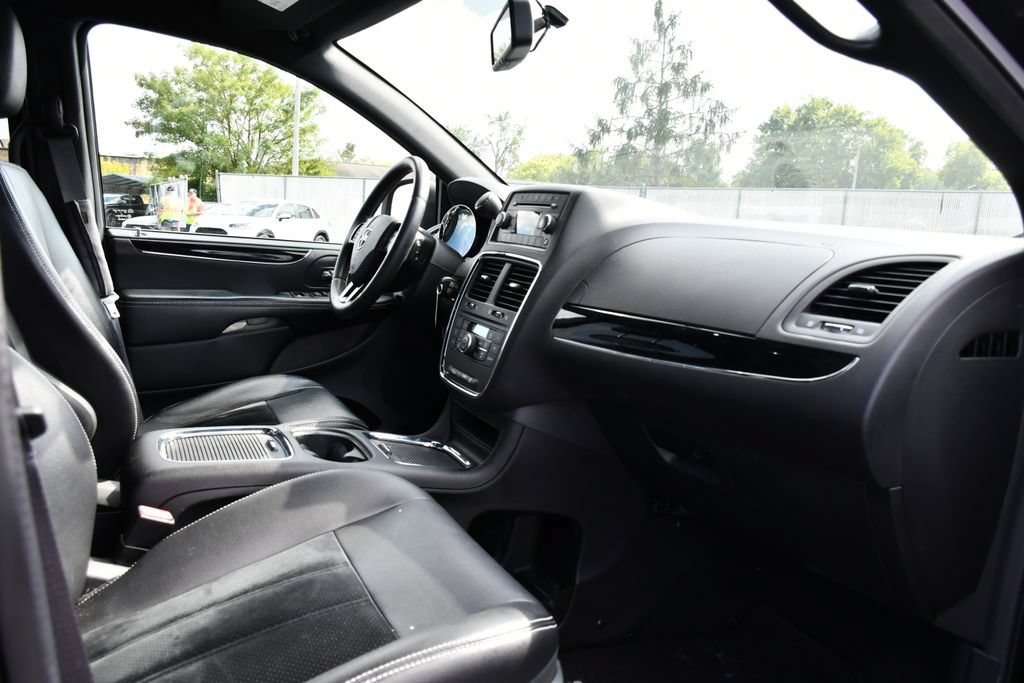 Used 2016 Dodge Grand Caravan SXT FWD image 26